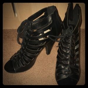 Womans almost new black shoes